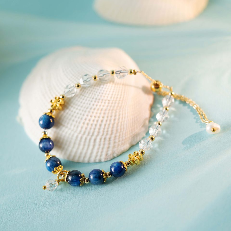 Kyanite Crystal with Flower Decorated Design Bracelet 蓝晶石花朵装饰设计款手链