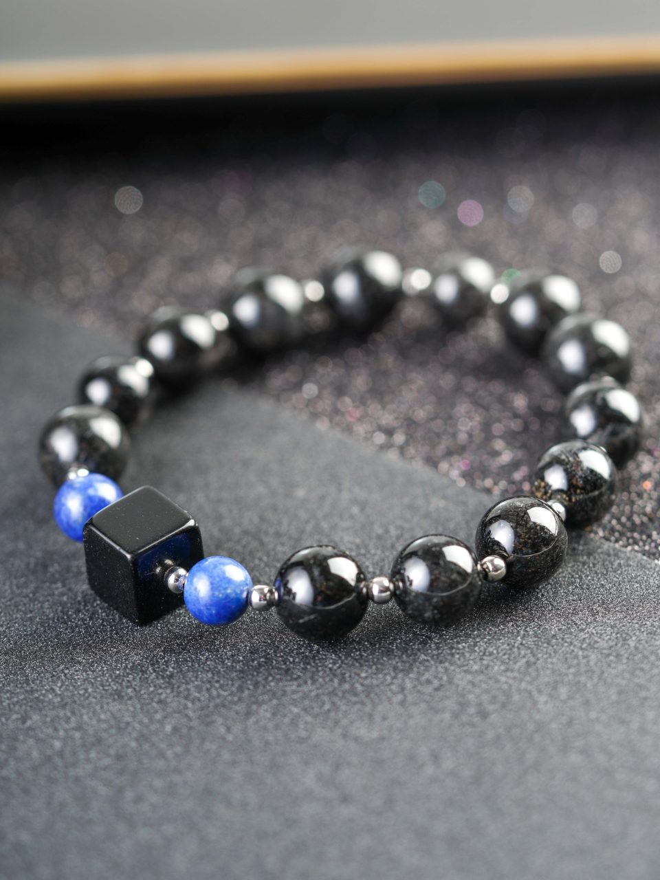 黑发晶青金石设计款手链 Black Rutilated Quartz and 2 Lapis lazuli Design Bracelet
